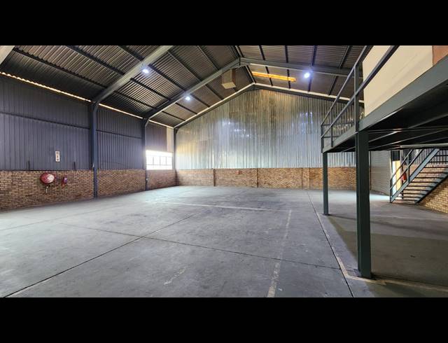 375M² WAREHOUSE TO LET IN ROSSLYN